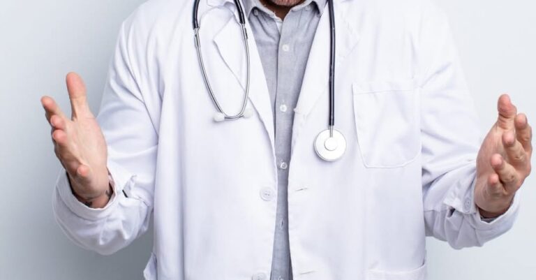 Grozno: 600.000 Slovencev brez osebnega zobozdravnika – sistem razpada, zobozdravniki množično zapuščajo javno mrežo