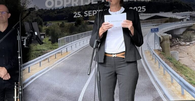 Bratuškova z luksuznim pasom Hermès za 600 evrov razburja na odprtju mirnske obvoznice