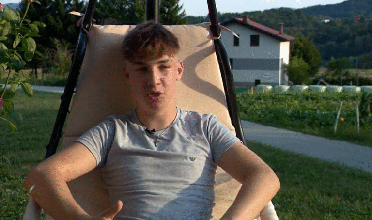 Zavarovalnica zavrnila plačilo, denar zbrala vsa Slovenija – Jakob bo kmalu hodil FOTO: POP TV | Posnetek zaslona