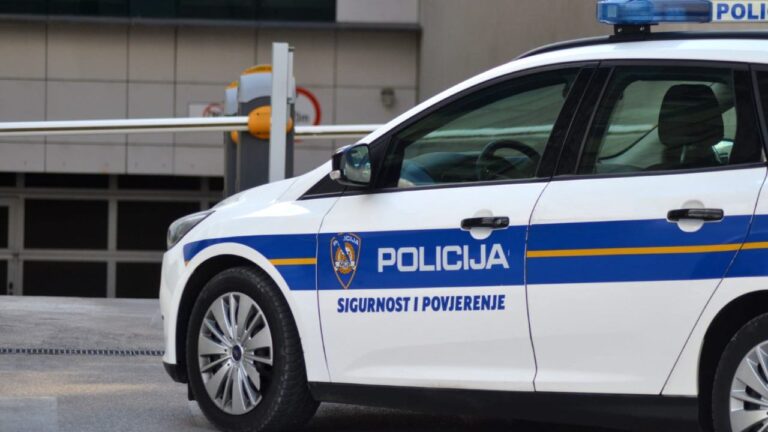 Tožilstvo: hrvaška policista sta pri postopku Slovenca brutalno pretepla FOTO: Dalmacija News
