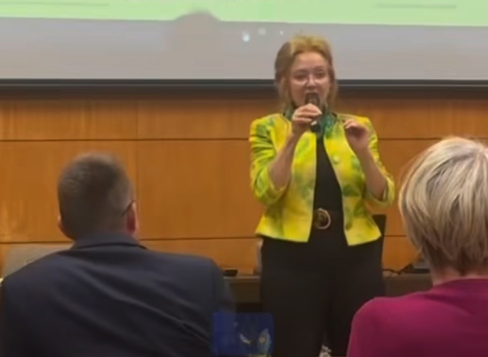 Golobova brezčutna, sramotna izjava: “Živim od prihrankov, ne od plače”