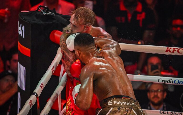 Jake Paul zdržal 6 rund s težkokategornikom Anthony Joshuom, končal z zlomljeno čeljustjo (VIDEO)