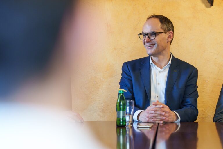 FOTO: Facebook | Demokrati