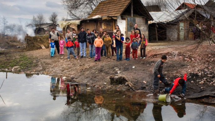 V Dobruški vasi vre! “Svojo zemljo želimo nazaj. In to brez Romov!”