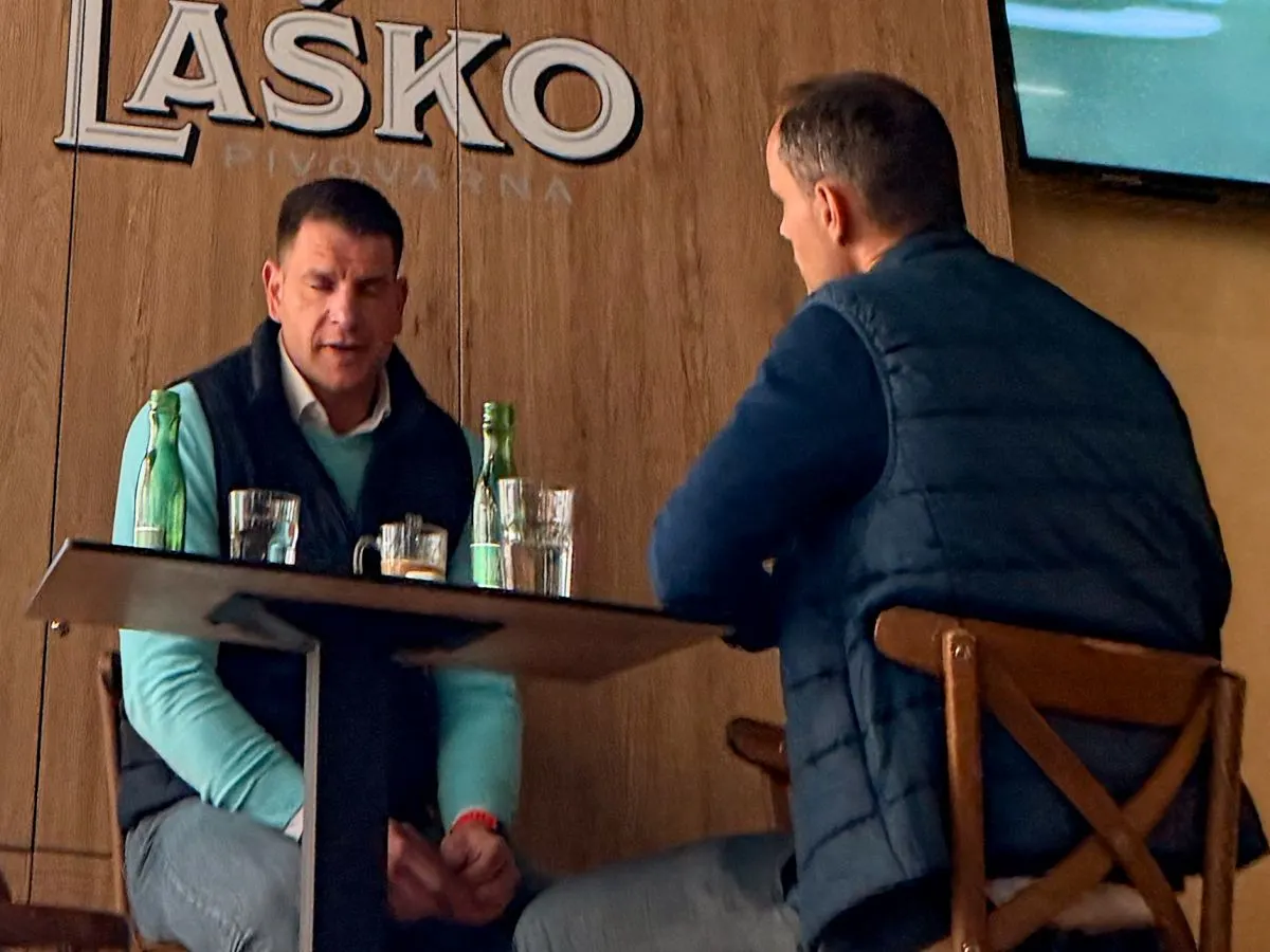 Zoran Stevanović in Anže Logar na kaviZoran Stevanović in Anže Logar na kavi | FOTO: Reporter