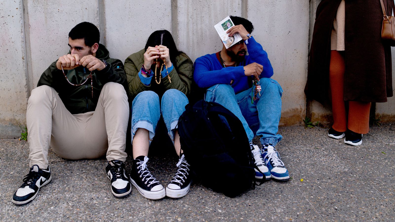 Ljudje molili pred institucijo kjer je Noelia umrla | FOTO: Europa Press