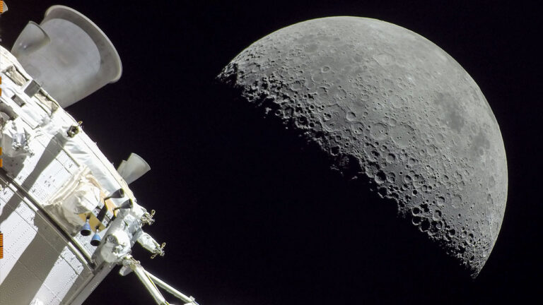 V ŽIVO: Astronavti so prispeli do Lune: Oglejte si zgodovinski trenutek!