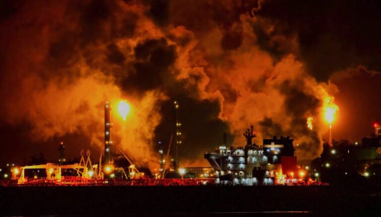 Trump in Netanjahu podirata krhko premirje z Iranom: Hormuška ožina znova zaprta, Izrael izvaja najhujše napade na Libanon doslej FOTO: OpenWeb.com