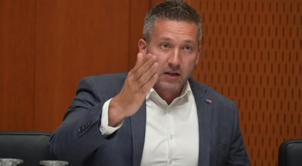 Aleksander Reberšek | FOTO: Pokukaj24.si | Dall-E