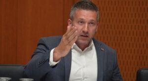 Aleksander Reberšek | FOTO: Pokukaj24.si | Dall-E