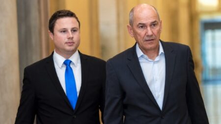 Žan Mohorič in Janez Janša | FOTO: Pokukaj24.si / DALL·E