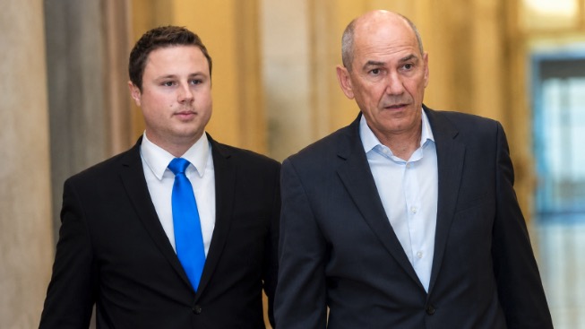 Žan Mohorič in Janez Janša | FOTO: Pokukaj24.si / DALL·E