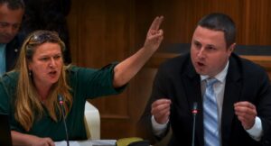VIDEO: MAHNIČ OSTRO NAD GRGUREVIČEVO: »Na vsak odbor hodite provocirat! Obnašate se kot huliganka na nogometni tekmi.«