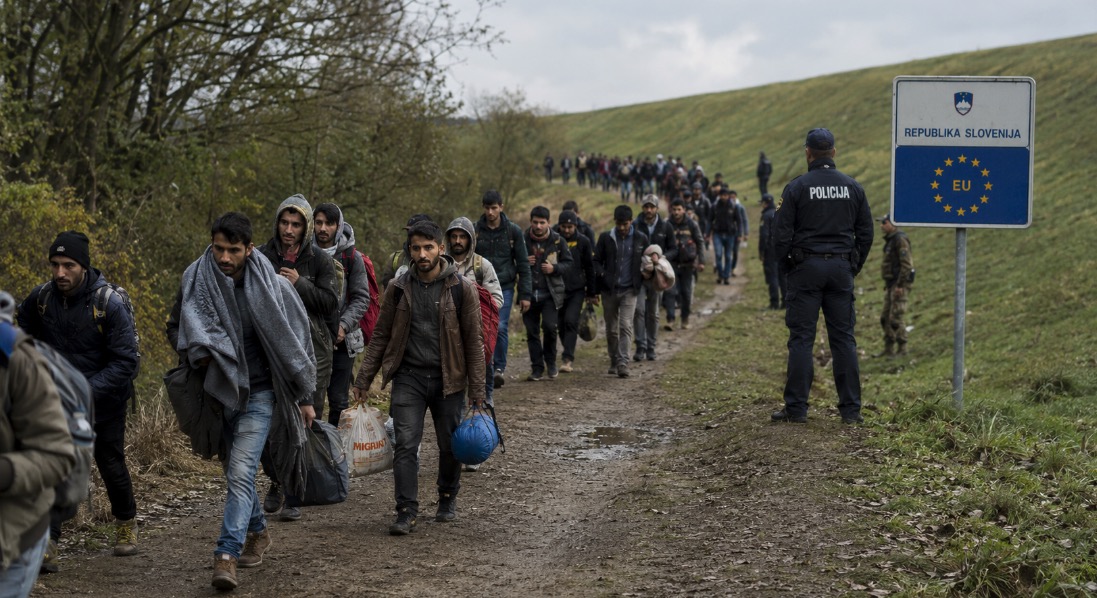 Migranti na meji | FOTO: Pokukaj24.si / DALL·E