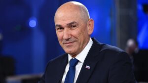 Janez Janša | FOTO: Pokukaj24.si / DALL·E