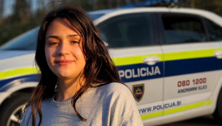 NUJNO: Delite! Pogrešajo 23-letno Almo Tomažič Beshkoueideh – ste jo videli?