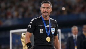 SLOVENIJA NA VRHU SVETA: Slovenec Slavko Vinčič izbran za NAJBOLJŠEGA sodnika svetovnega prvenstva 2026! Slavko Vinčić | FOTO: Pokukaj24.si / DALL·E