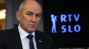 Janez Janša in RTV SLO | FOTO: Pokukaj24.si / DALL·E