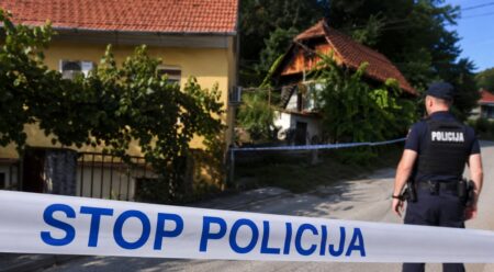 Grozljivo. Spet umor! Tokrat v Laškem: 76-letnega nekdanjega partnerja prijavila policiji kot pogrešanega, našli so ga mrtvega v hiši Slika je simbolična | FOTO: Pokukaj24.si / Dall·E
