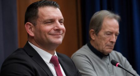 Brejc hotel uničiti Resnico s peticijo – rezultat: najvišja priljubljenost doslej! Stevanoviću se smeji | FOTO: Pokukaj24.si / DALL·E