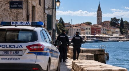 Že spet Slovenec mrtev na morju: 52-slovenca našli v priljubljenem letovišču v Novigradu, vzrok smrti skrivnost Slika je simbolična | FOTO: Pokukaj24.si / DALL·E