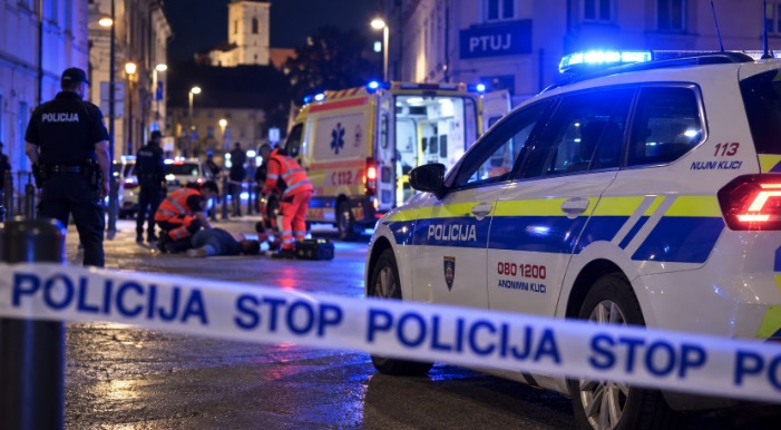 Ponoči na Ptuju moškega brutalno pretepli in pustili neodzivnega na tleh – policija preiskuje hudo telesno poškodbo Slika je simbolična | FOTO: Pokukaj24.si. / DALL·E