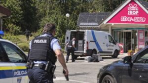 Drzen filmski rop na Goričkem: Ropar streljal na varnostnika in odnesel najmanj 100.000 evrov, policija ga še išče