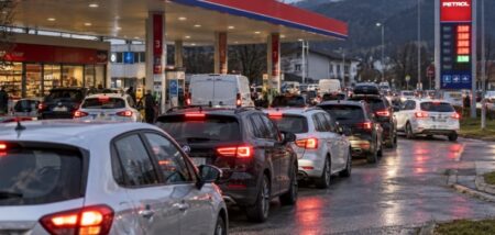 Jutri odločilni dan za voznike: dizel lahko pade za 8 centov – ali pa zaradi okoljske dajatve poskoči za približno 10 centov! FOTO: Pokukaj24.si / DALL·E