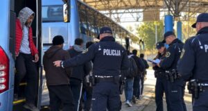 VIDEO: Vlada začela vračati ilegalne migrante – že skoraj 300 jih je poslala nazaj na Hrvaško