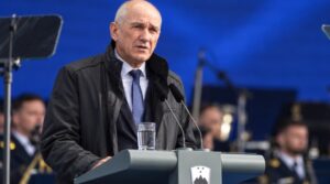 Janez Janša | FOTO: Pokukaj.si / DALL·E